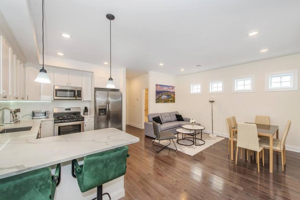 Stylish Chic Condo Nyc At Fingertips North Bergen Exterior photo